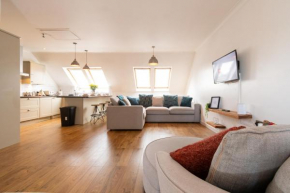 Luxury City Centre Apartment With Private Parking